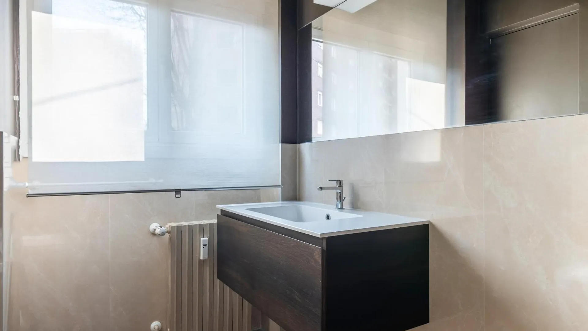 Spacious And Bright Studio Apartment In The City Center Milano Italia