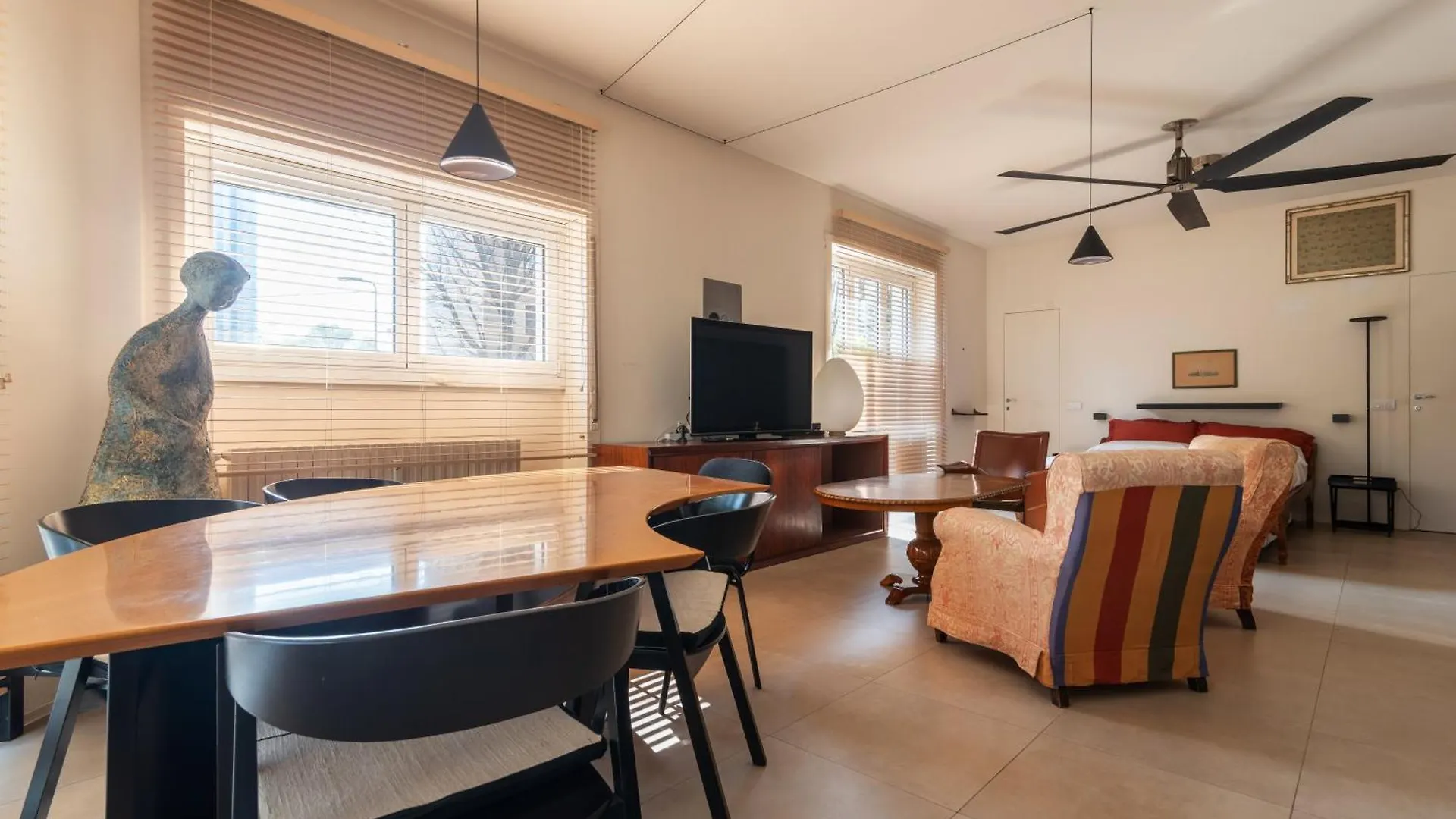 Spacious And Bright Studio Apartment In The City Center Milano
