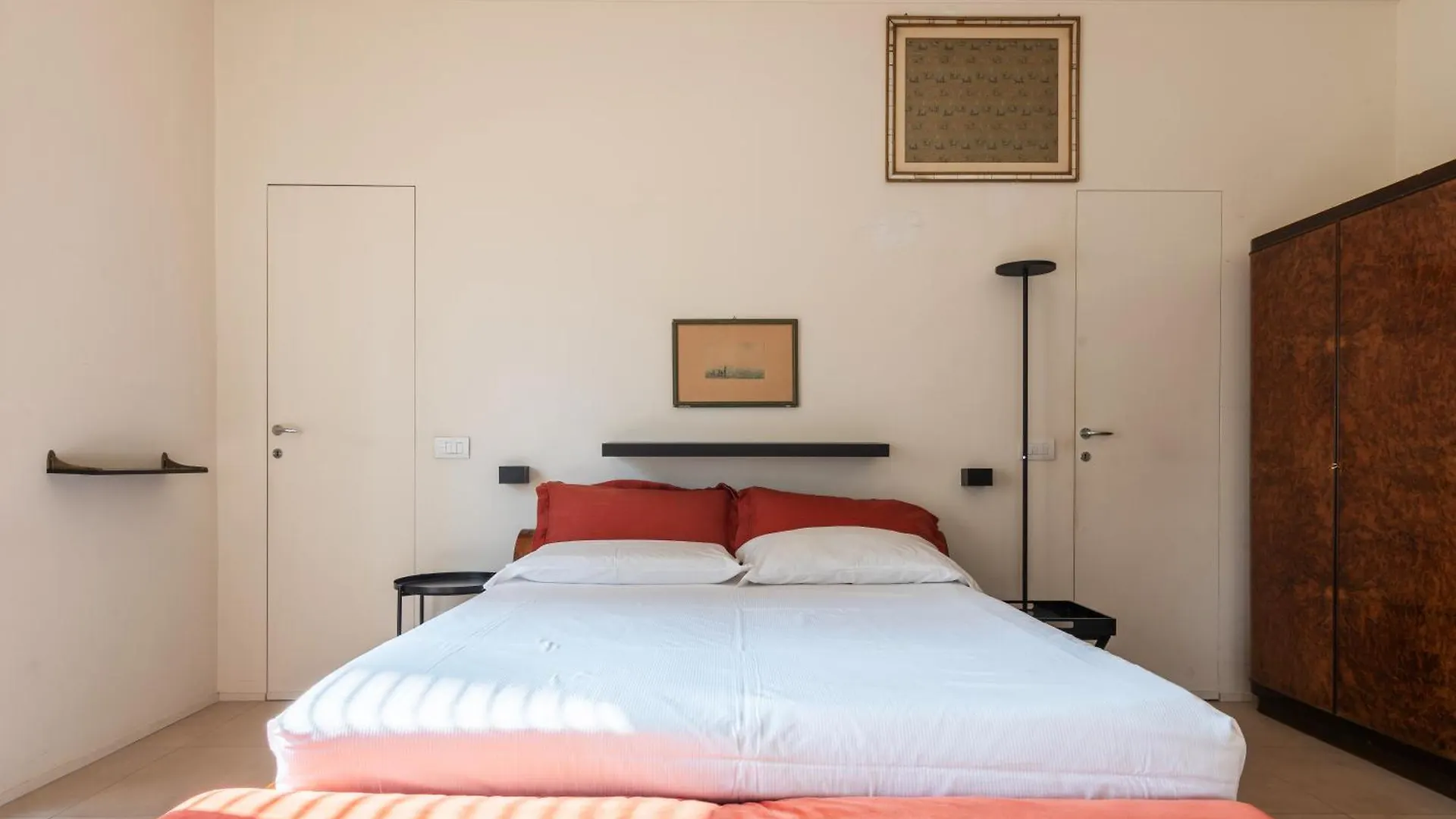 Spacious And Bright Studio Apartment In The City Center Milano 0*,