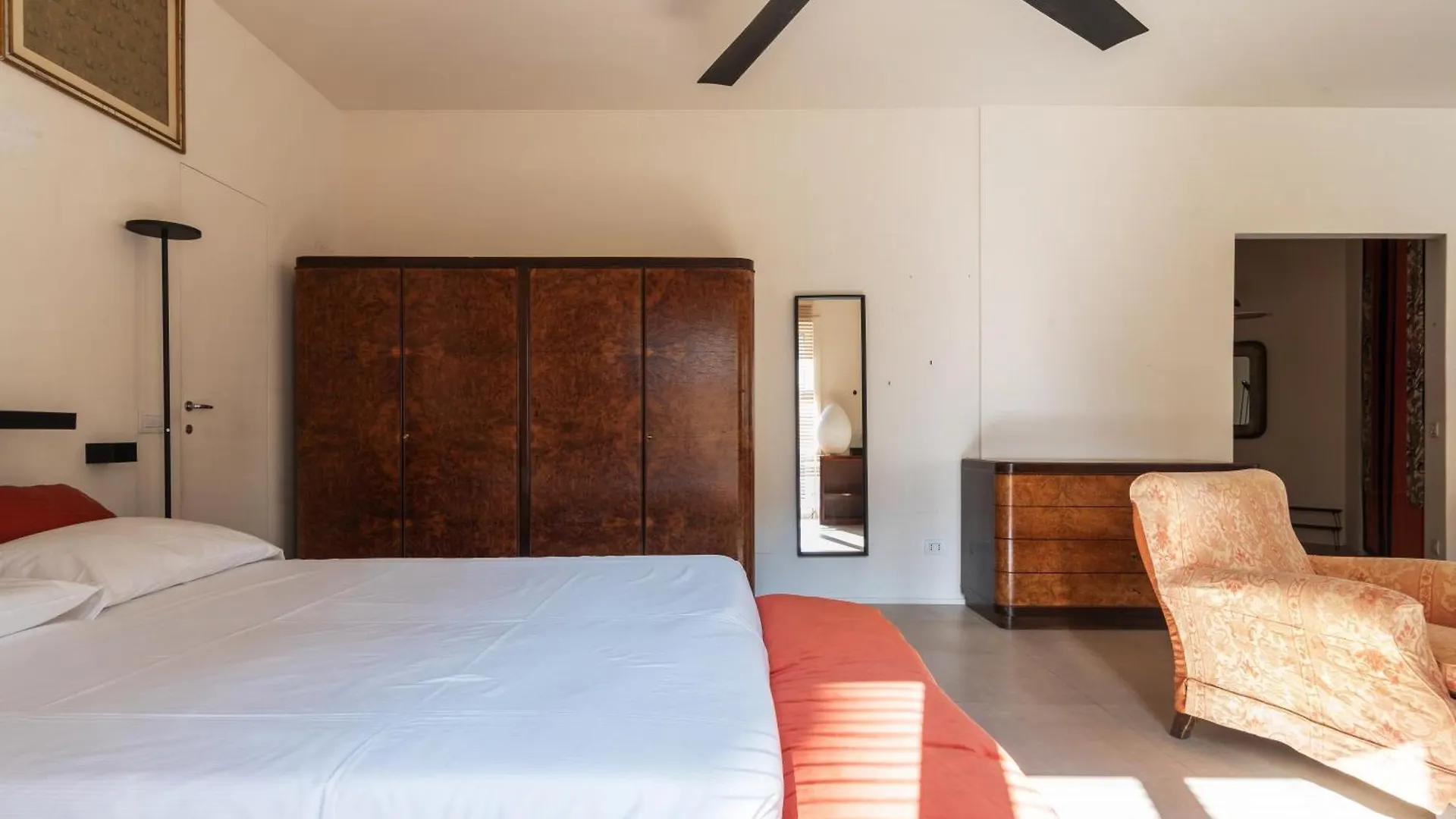 Spacious And Bright Studio Apartment In The City Center Milán