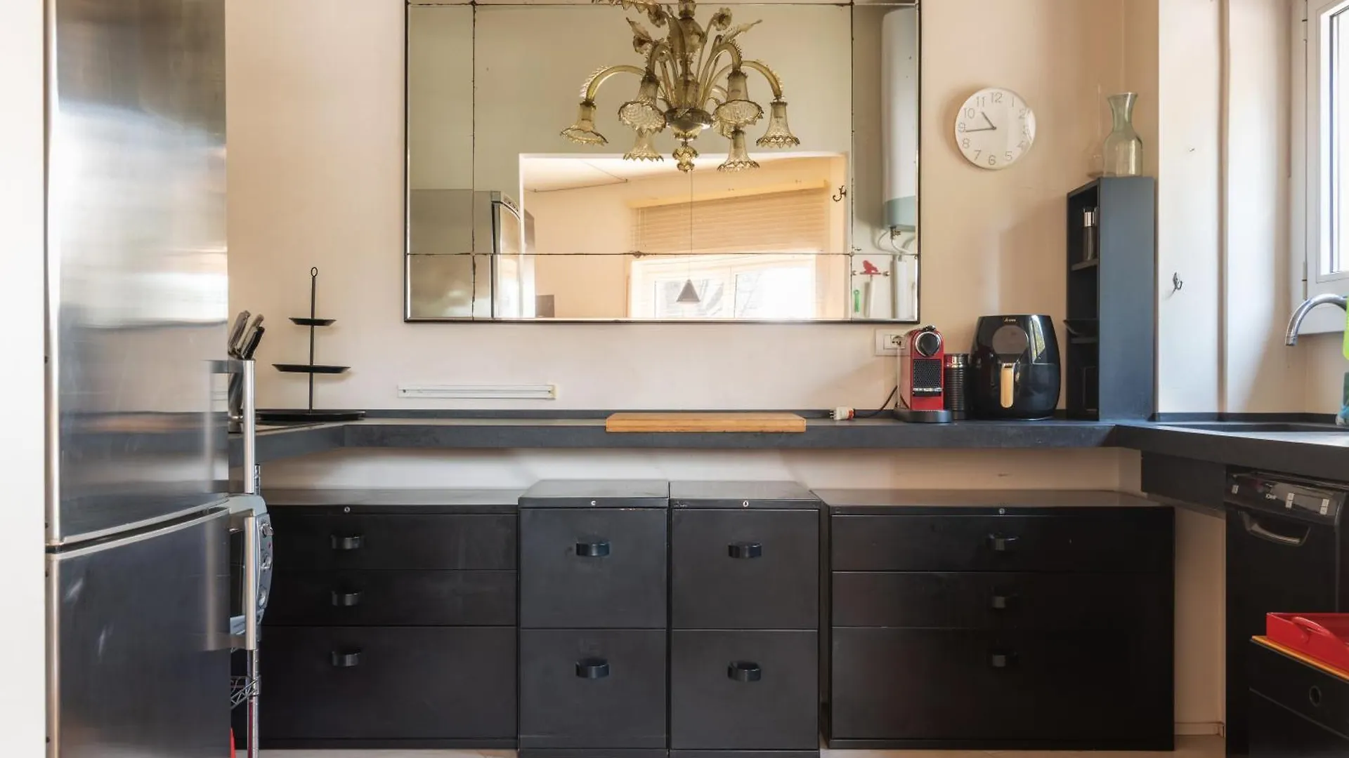 Spacious And Bright Studio Apartment In The City Center Milán Itálie