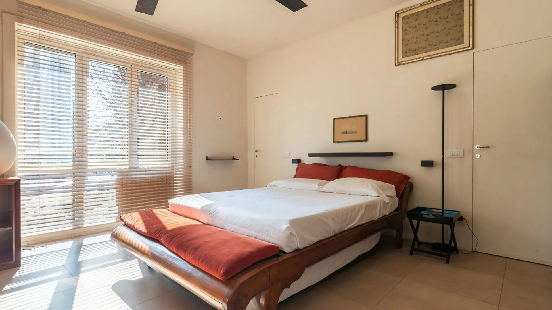 Spacious And Bright Studio Apartment In The City Center Milán 0*,  Itálie