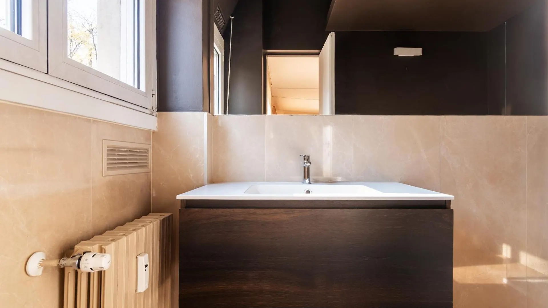 Spacious And Bright Studio Apartment In The City Center Milán
