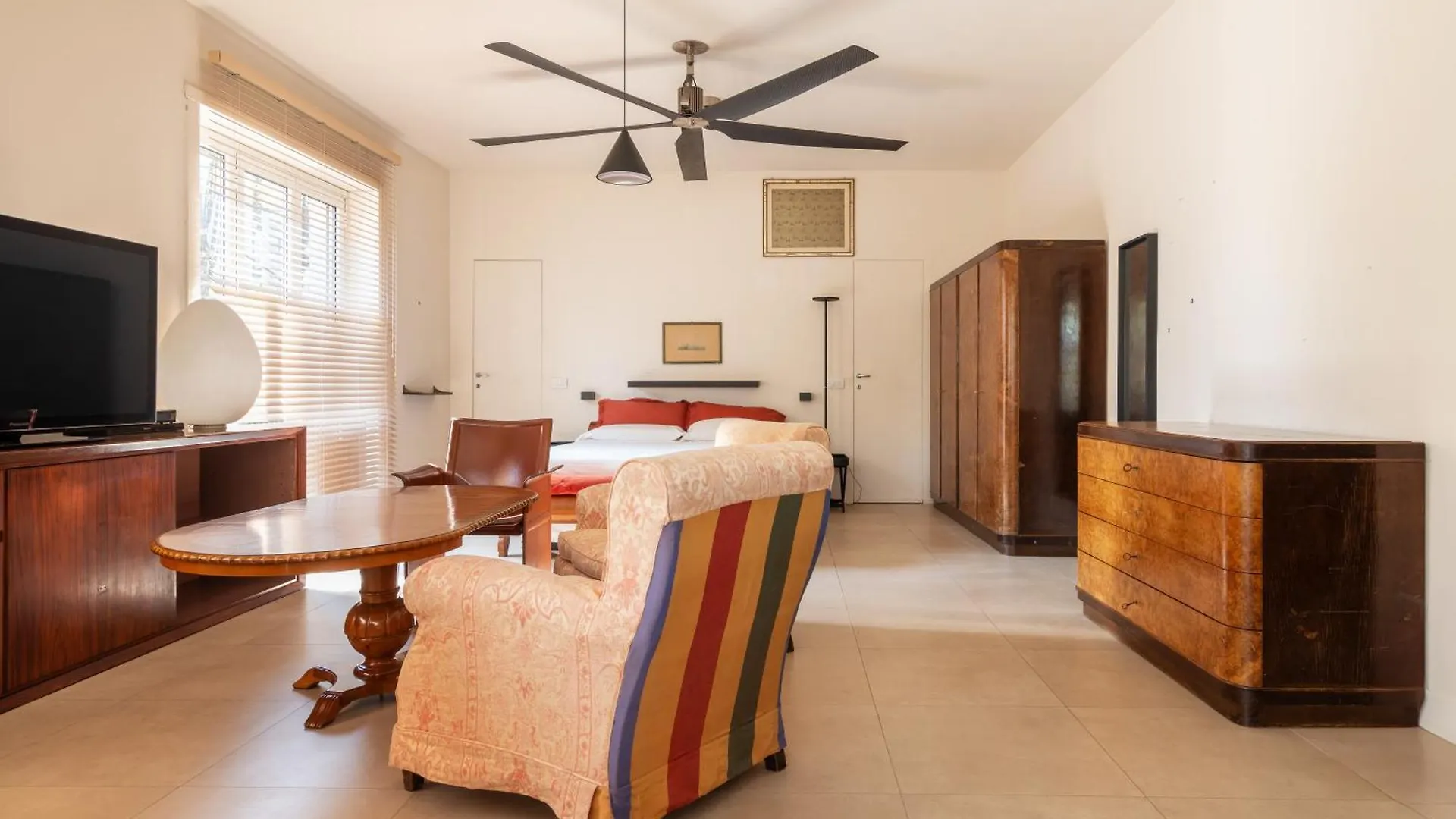 Spacious And Bright Studio Apartment In The City Center Milán