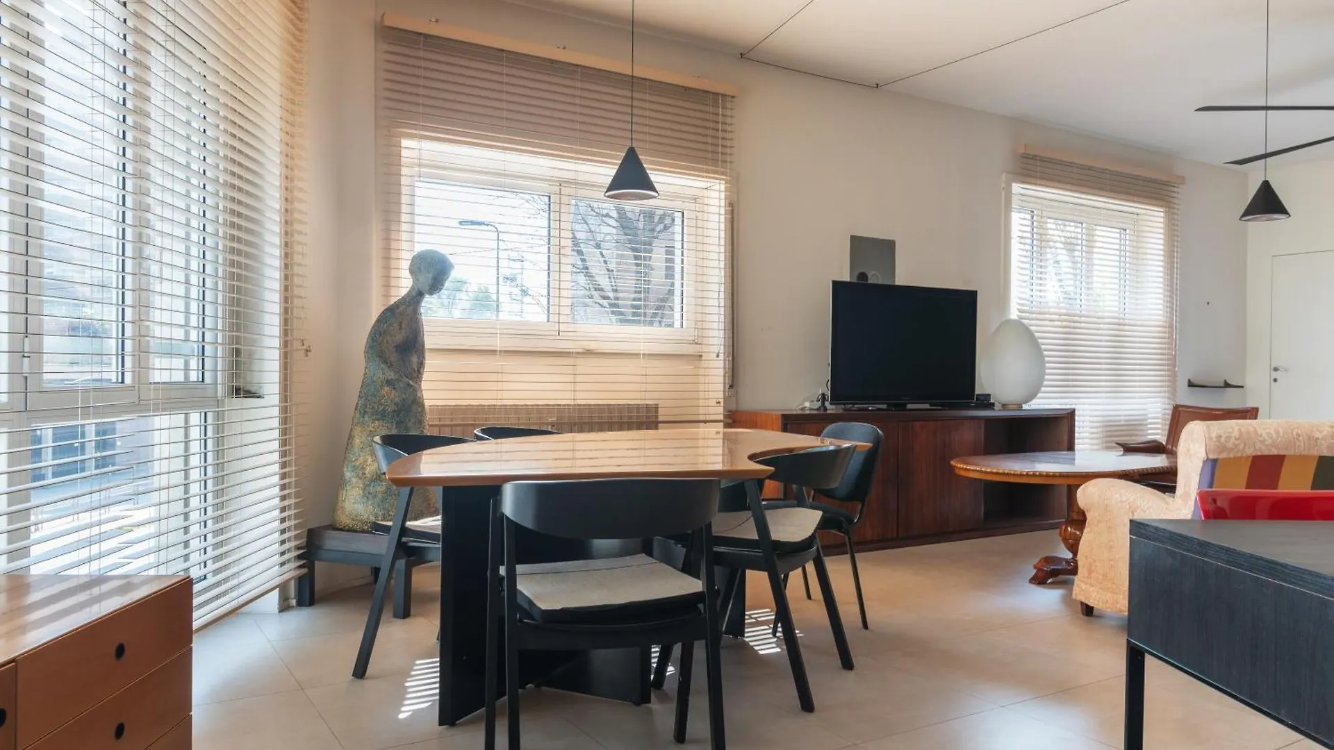 Spacious And Bright Studio Apartment In The City Center Milán